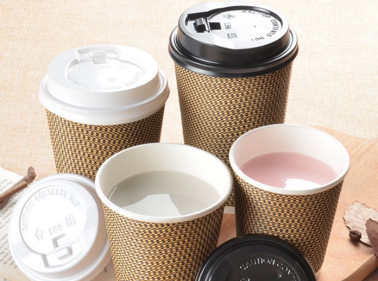 disposable tea and coffee cups