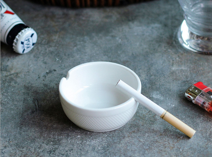 European - Style Ceramic Pure White Ashtray Simple And Refined To Strengthen The Porcelain Tank Bar
