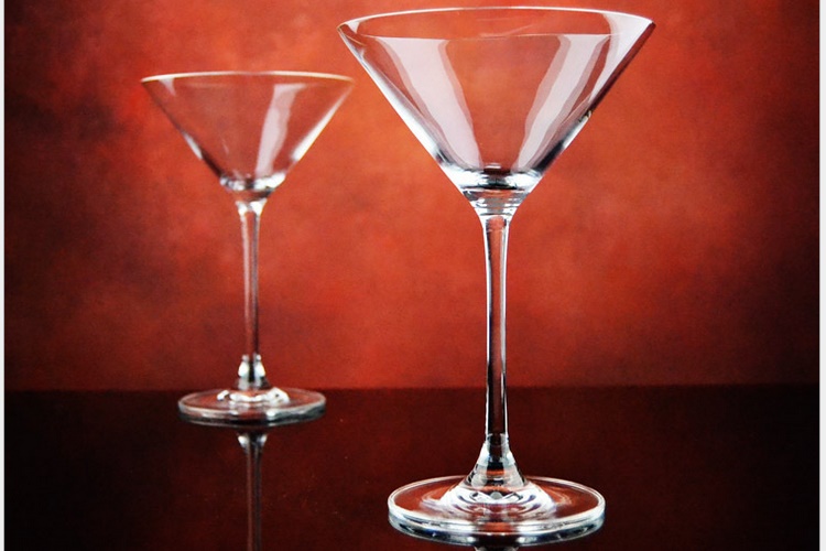 (Whole Box) Lead-free Glass of High-leg Triangular Cocktail Glass Martini Glass Fruit Glass