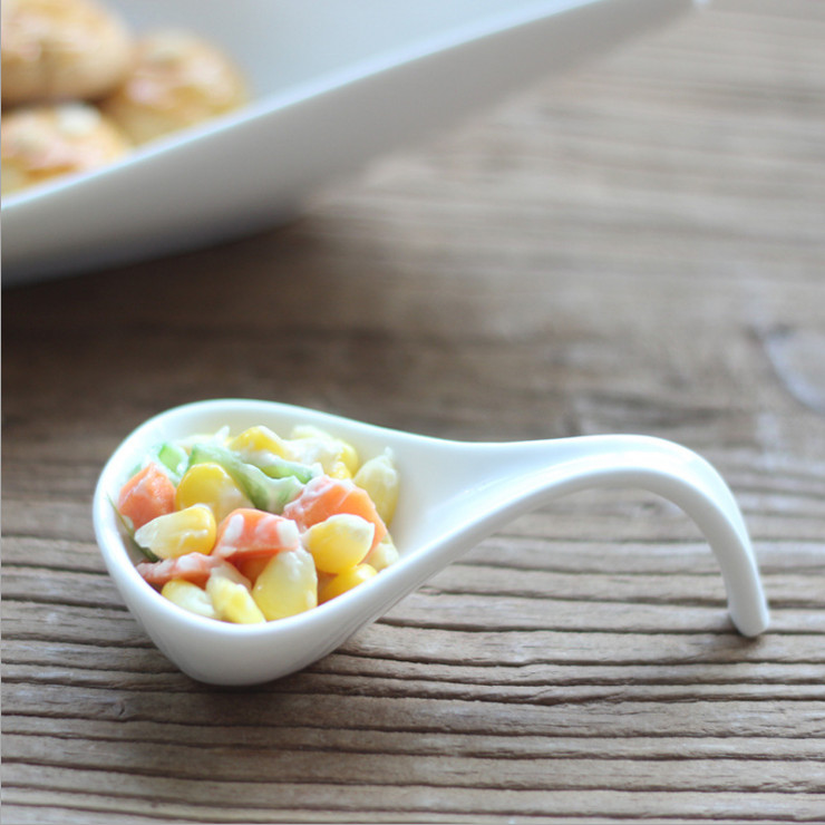 日式純白陶瓷大勺子 點心湯匙酒店餐廳用調羹創意魚子醬勺小菜勺
